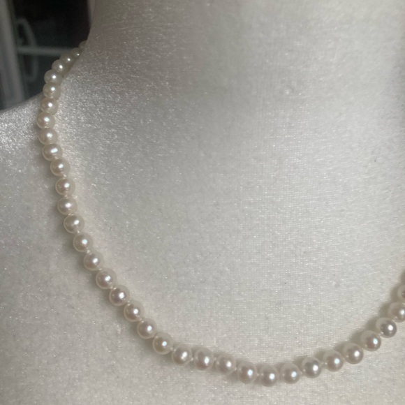 Jewelry - Elegant Pearl Necklace 925 sterling silver